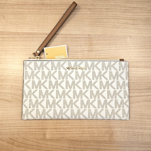 🔥NWT Michael Kors Monogram Gold Tone Zip Wristlet Clutch - Picture 1 of 9